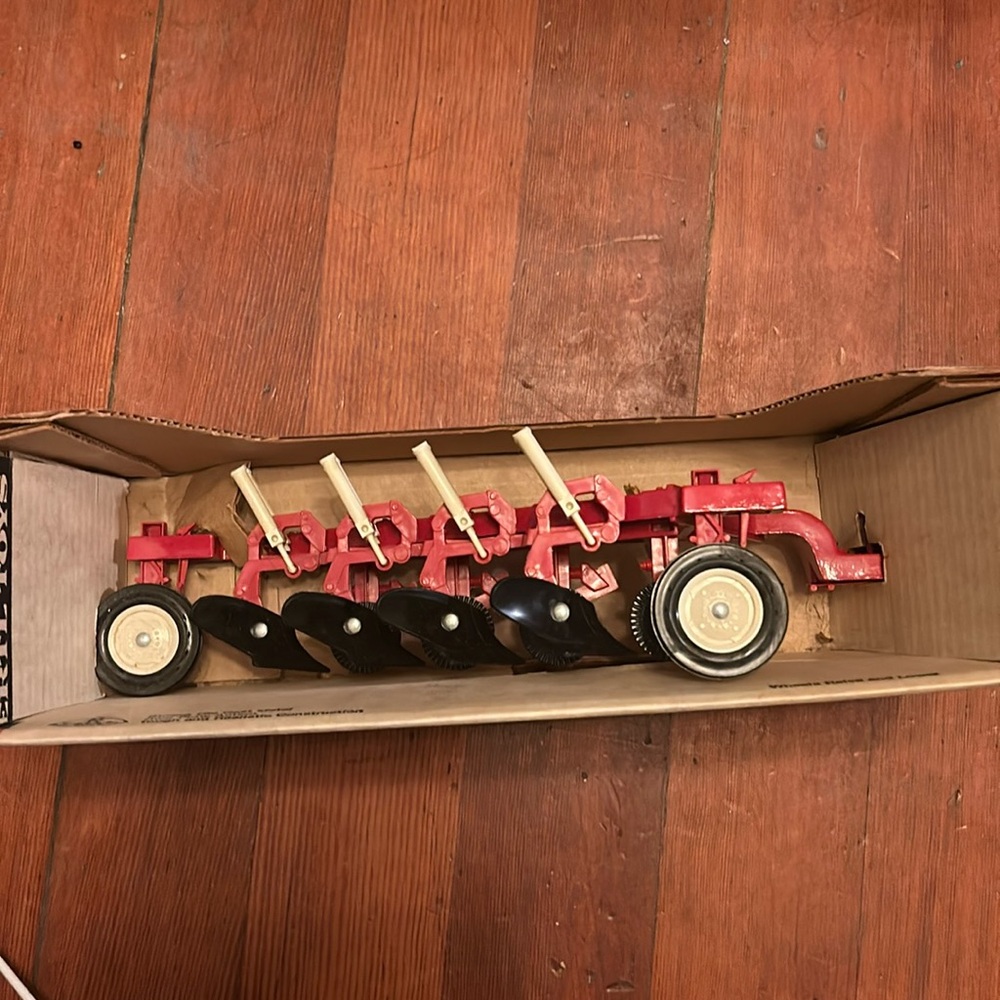 Ertl International 4 bottom trailing plow